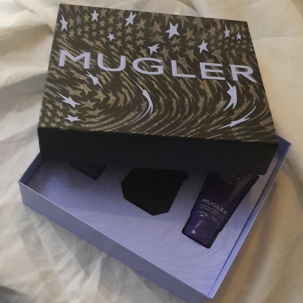 Mugler Alien gift set minus perfume